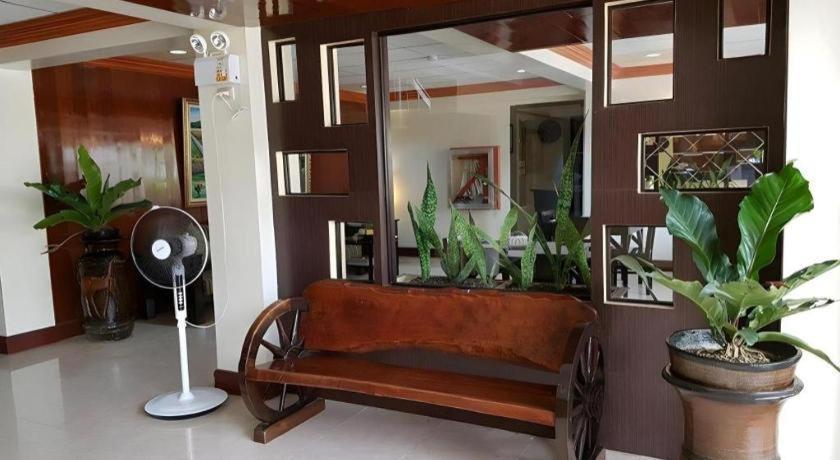 Vest Grand Suites Panglao Exterior foto